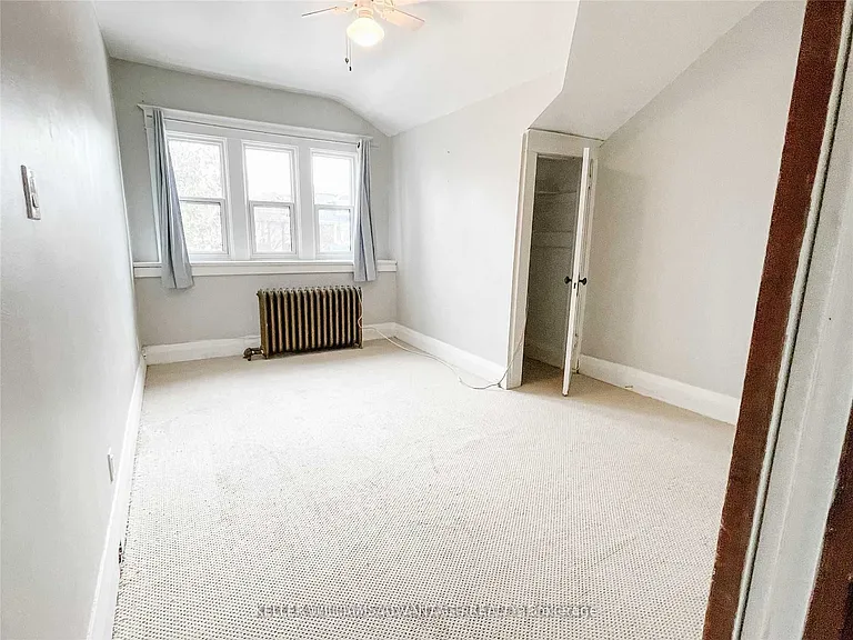 98 Woodycrest Ave #UPPER — Photo 17