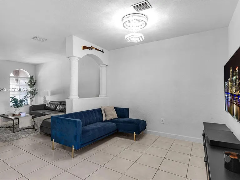 2583 SE 13th Ct — Photo 8
