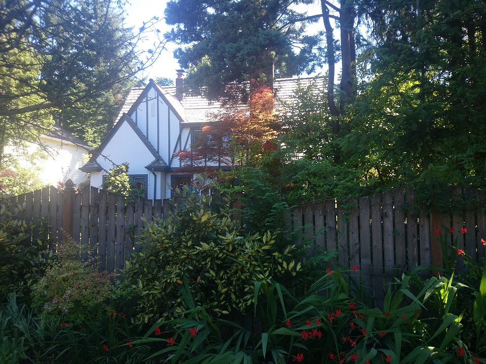2nd image of 421 NW 132nd St