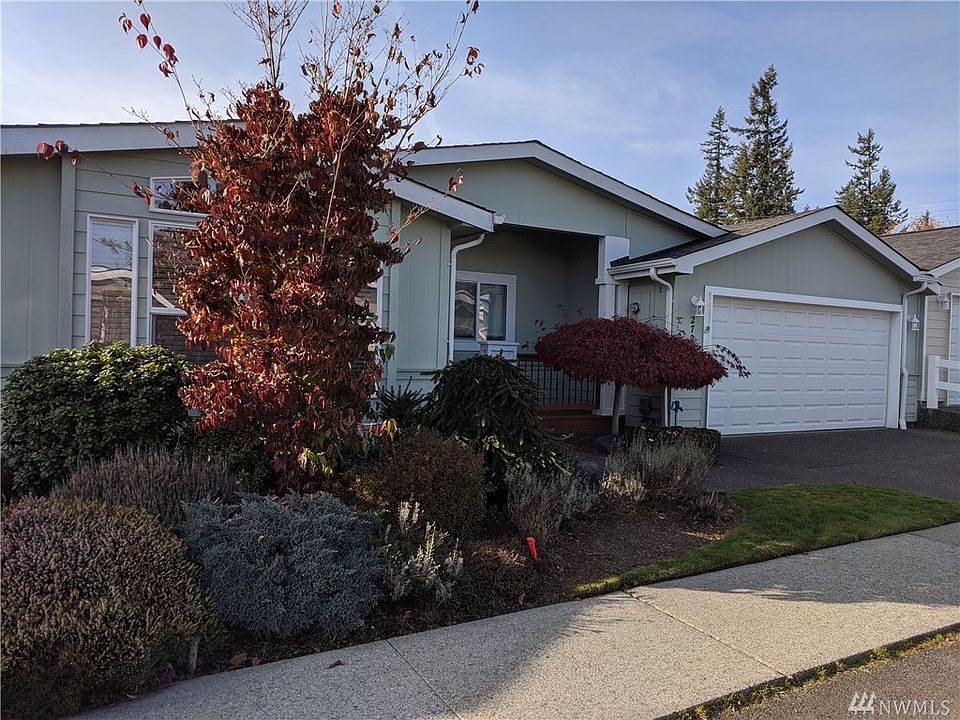 Beautiful, mature landscaping really make this house a home!