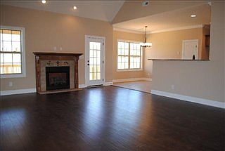 5th image of 1295 Ambleside Dr