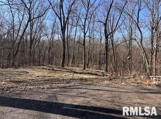 16 Londonderry Dr, Mackinaw, IL