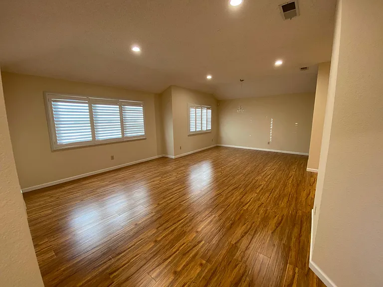 3565 Ballantyne Dr — Photo 3