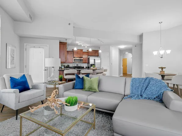 1155 Ford Rd APT 402, Saint Louis Park, MN 55426