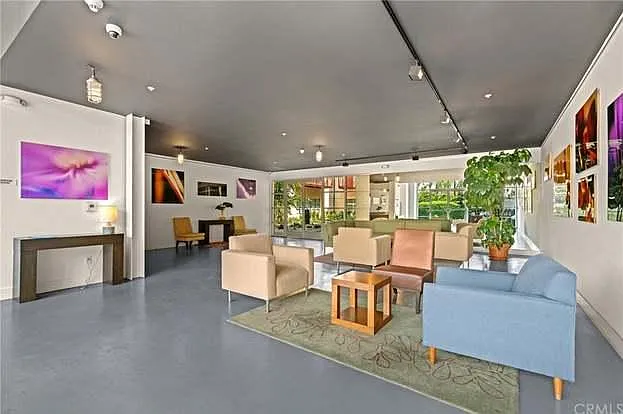 1010 Sycamore Ave #206 — Photo 4