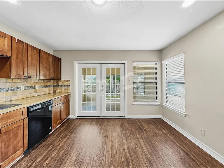 8010 Manderly Pl — Photo 4
