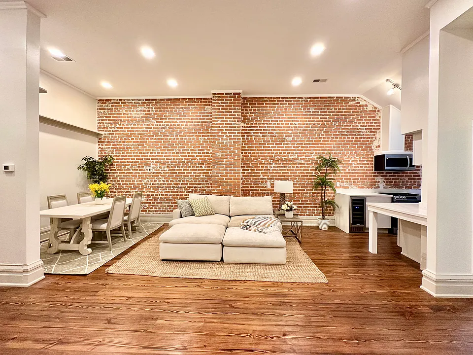 818 Bourbon St #1