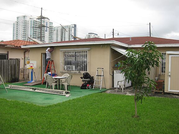 2nd image of 1020 NW 20th Ct
