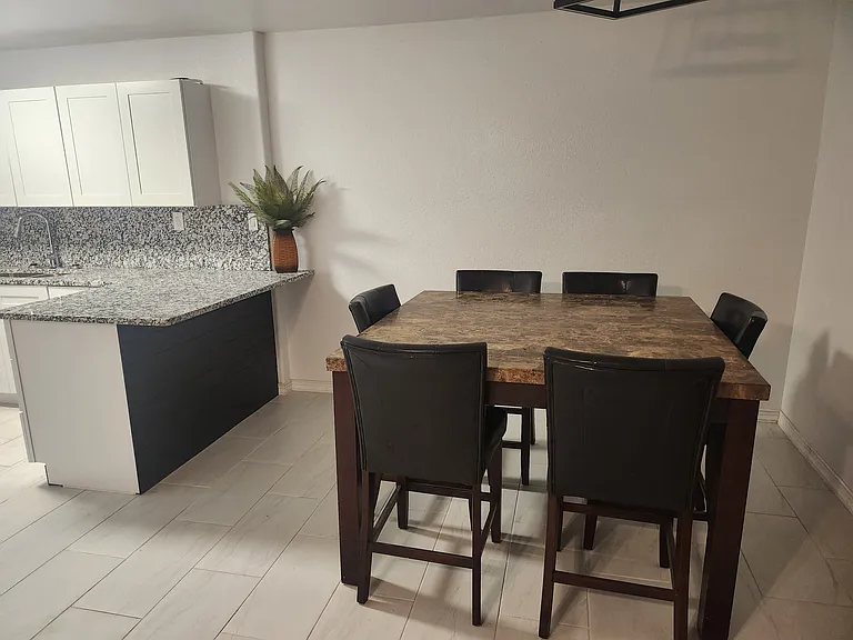 2625 W Hadley Ave — Photo 5