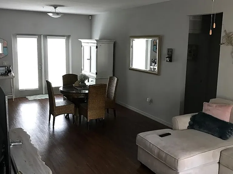 2616 W Horatio St — Photo 2