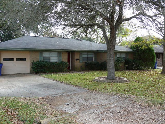 1st image of 119 E Meadow Ln