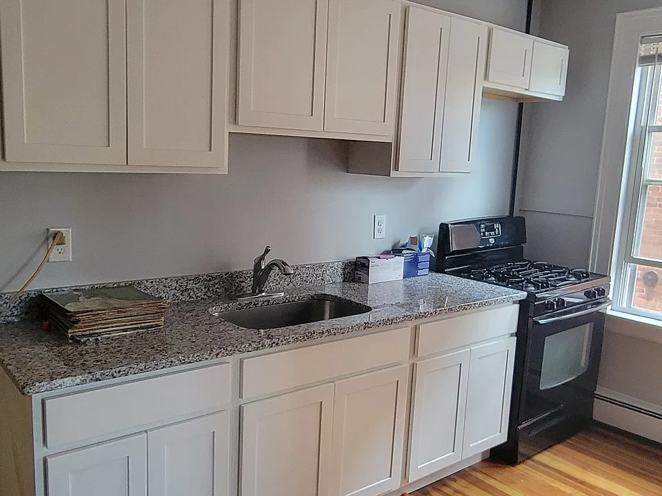 639 W Main St #2W