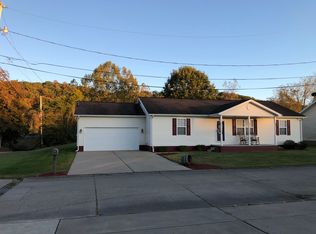 5 Flintstone Cir, Buffalo, WV 25033
