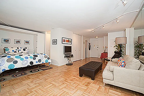 Sold by R New York | media 3