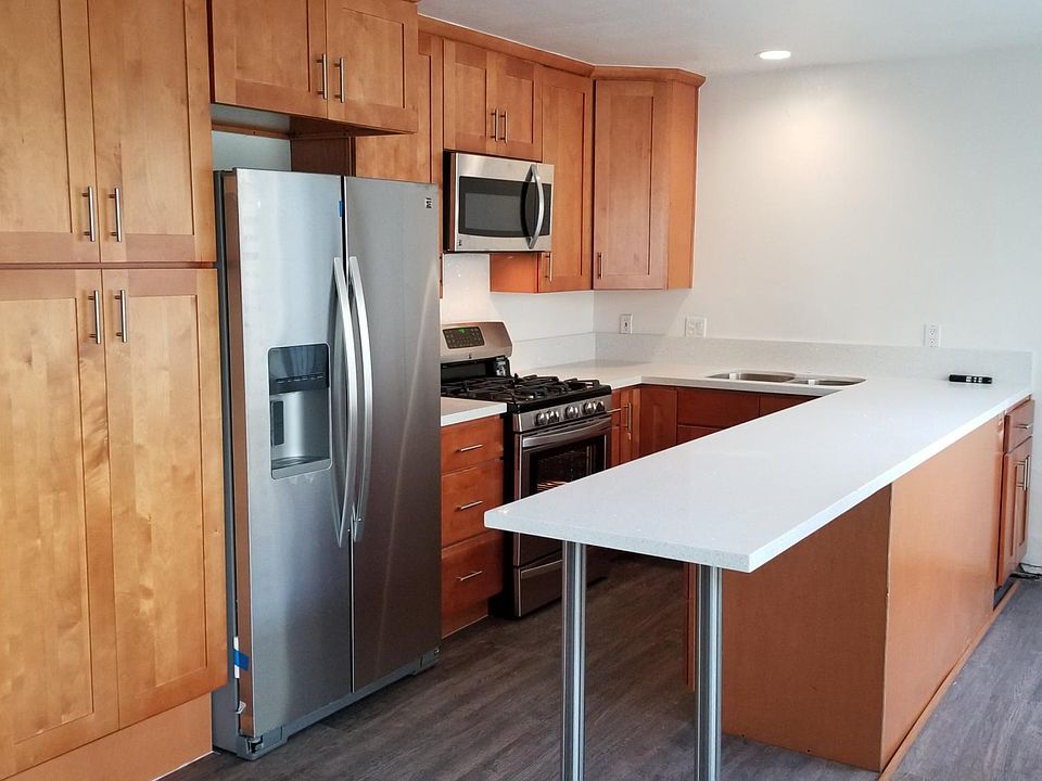 All New Delux Kitchen, Appliances, Quarz Counters, Dining Bar, Recess Lightiong