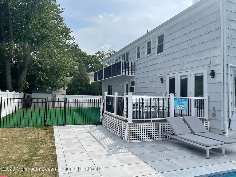 279 Lake Ave — Photo 19