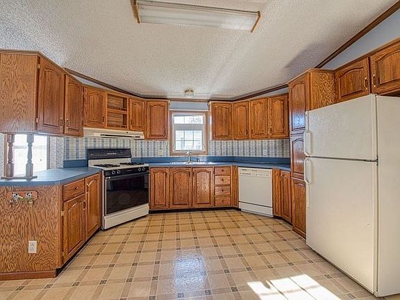 3rd image of 193 Tremont St #122