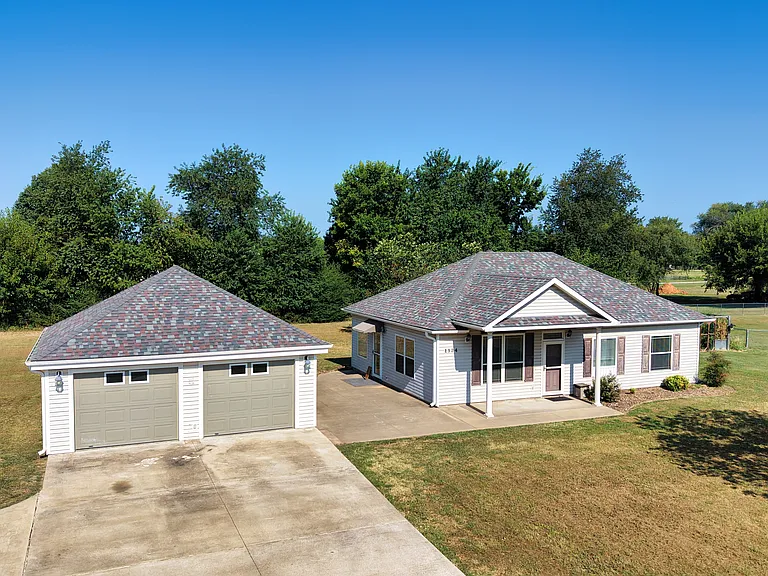 1322 Little Flock Dr — Photo 3
