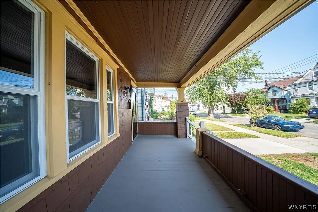 4 bed, 2.0 bath, 1396 sqft, $2,100 — Photo 3
