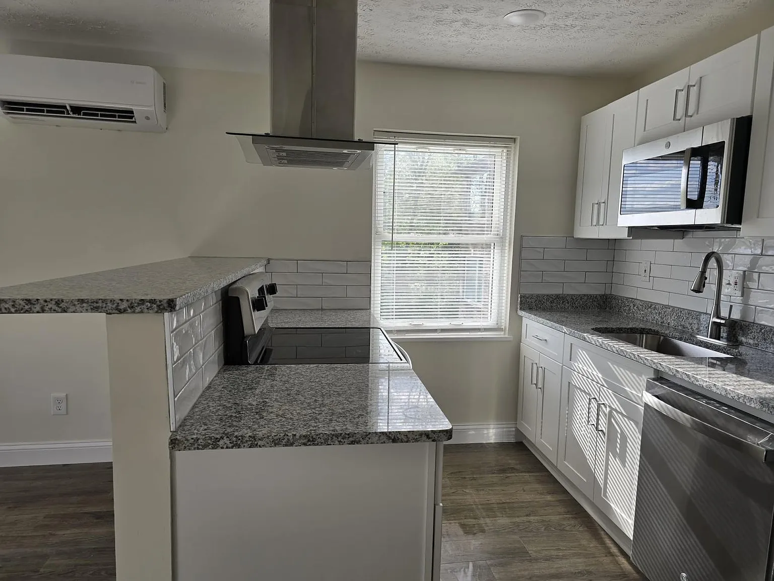 Stunning 1BR/1BA in North avondale!! — Photo 4
