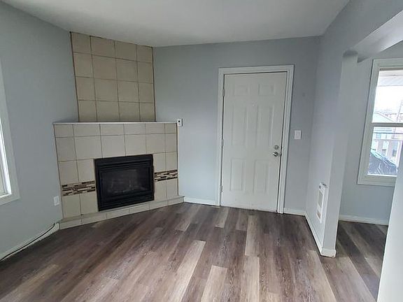 3rd image of 3391 Peter St #3