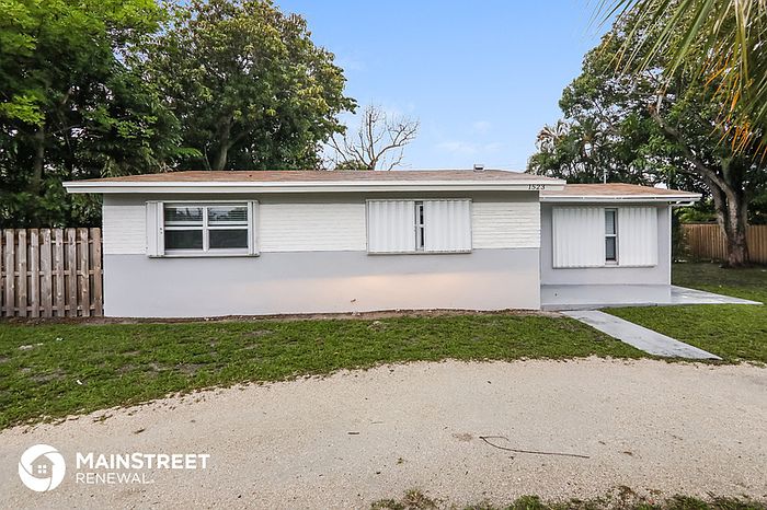 1st image of 1523 NW 10th Pl