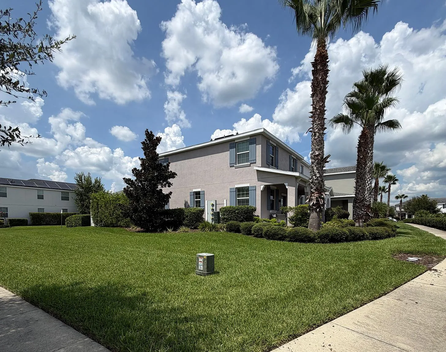 3 bed, 2.5 bath, 1717 sqft, $2,800 — Photo 2