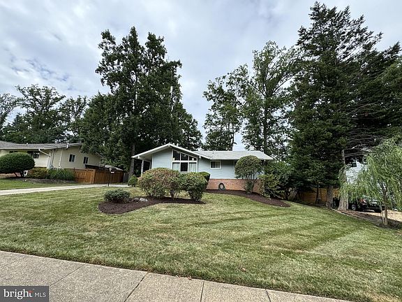 4th image of 2607 Bowling Green Dr