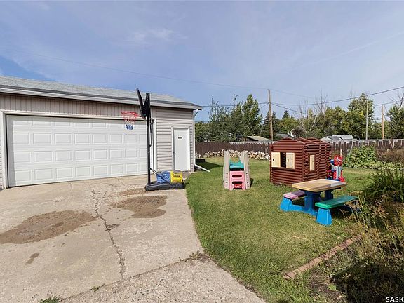 4th image of 660 Cory STREET