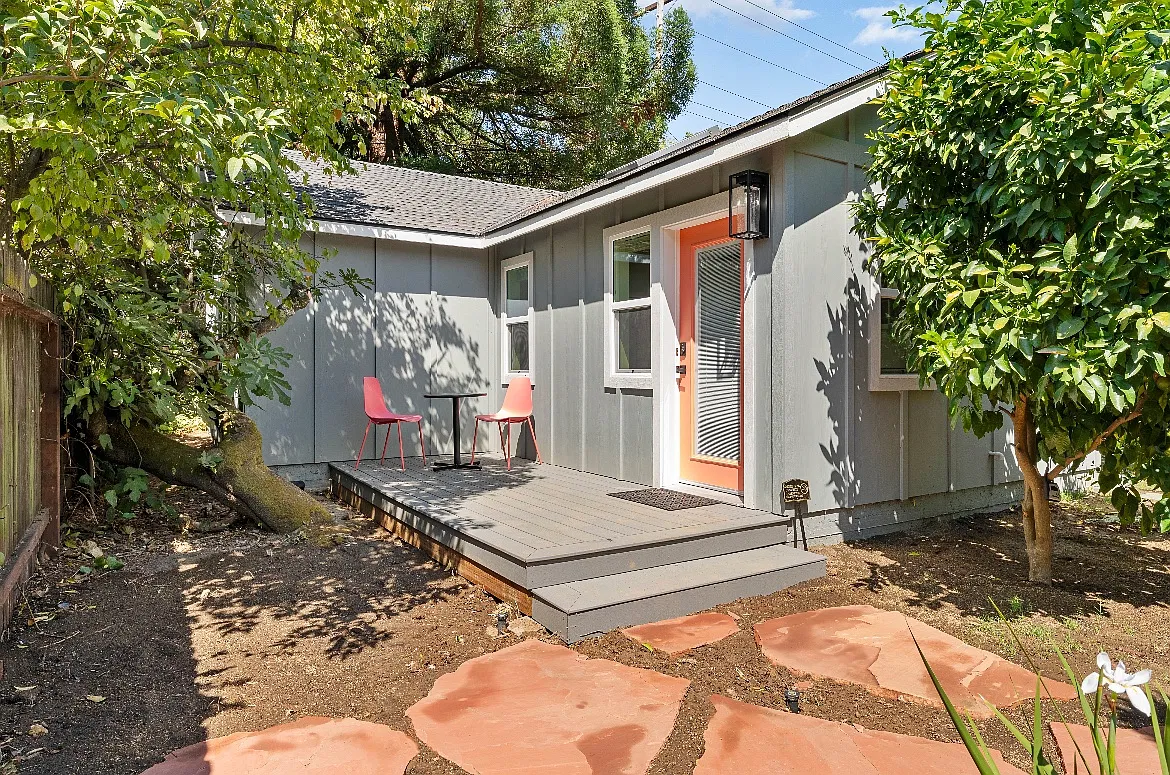 1326 48th St — Photo 3