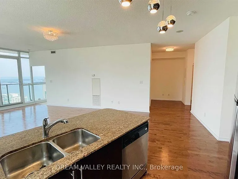 65 Bremner Blvd #3908 — Photo 3