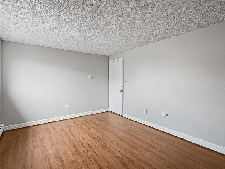 Greenway Apartments — Photo 17