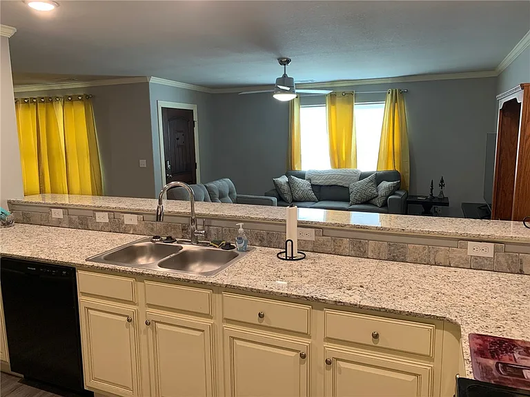 1349 N Corsica Dr — Photo 7