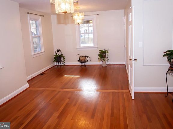 2nd image of 708 W Montgomery Ave