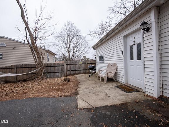 4th image of 7 Pinehurst Avenue