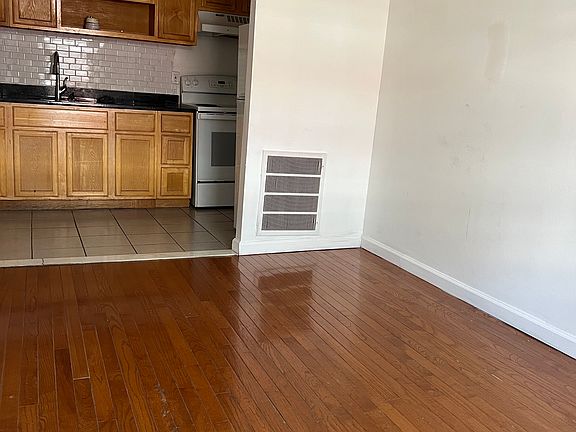 4th image of 254 S 10th St APT 3
