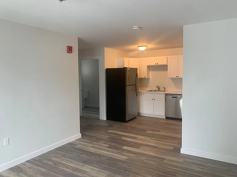 72 Upper Main St — Photo 8