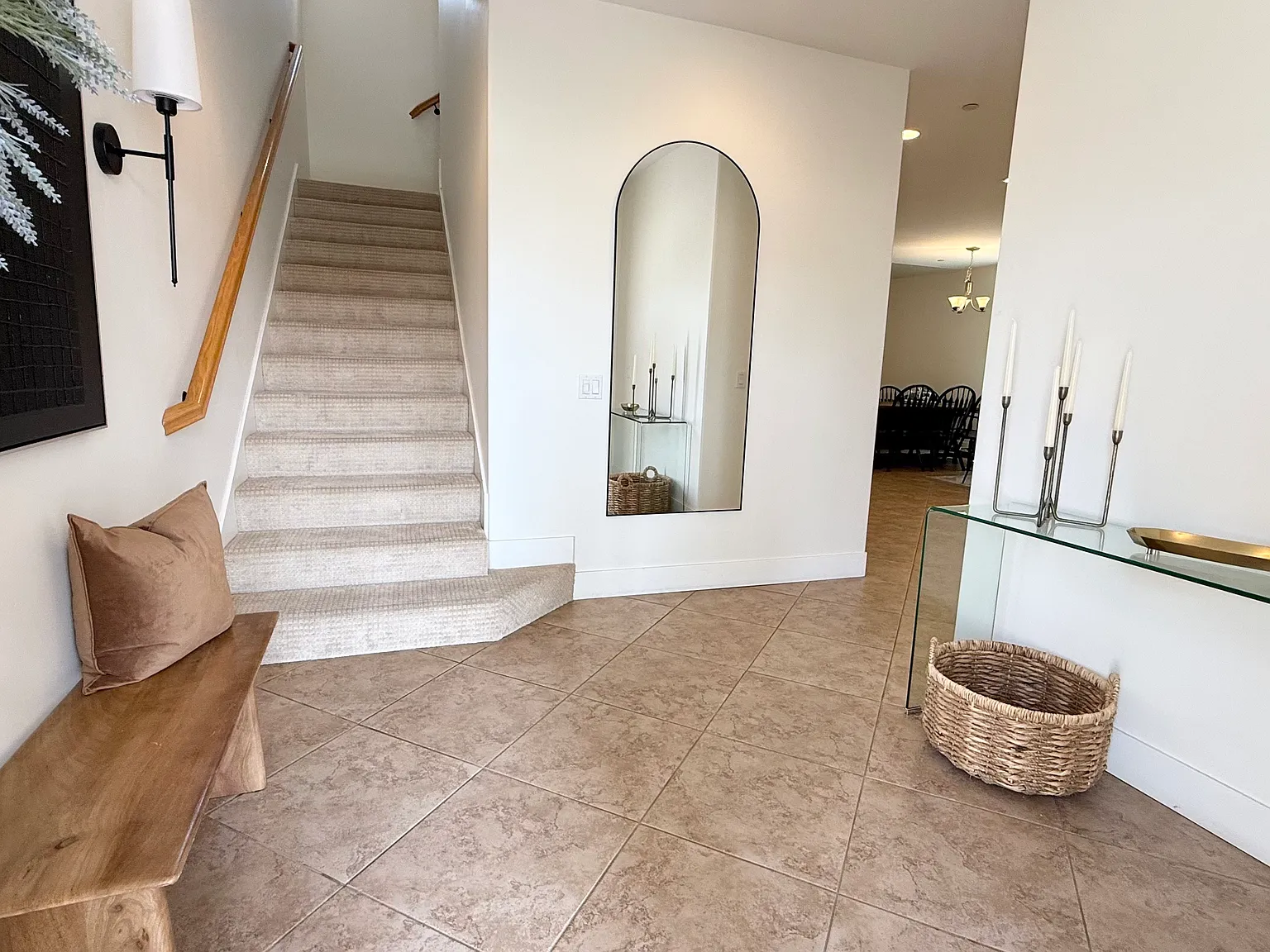 4 bed, 2.5 bath, 2058 sqft, $4,950 — Photo 2