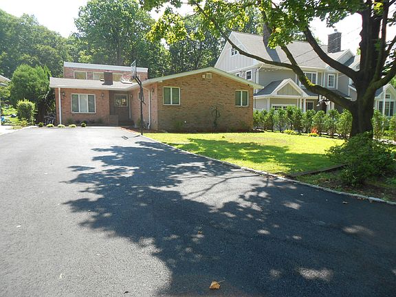 2nd image of 119 Nevada Ave