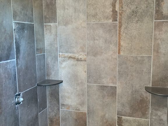 Spacious master shower