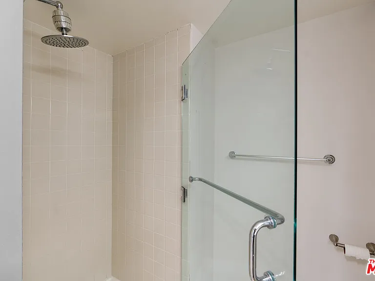 10660 Wilshire Blvd #703 — Photo 18