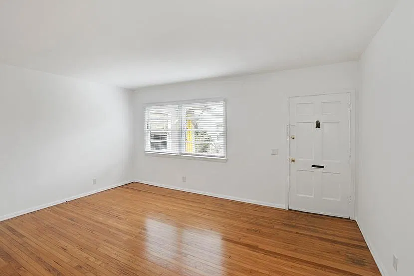 1332 Oak St — Photo 2