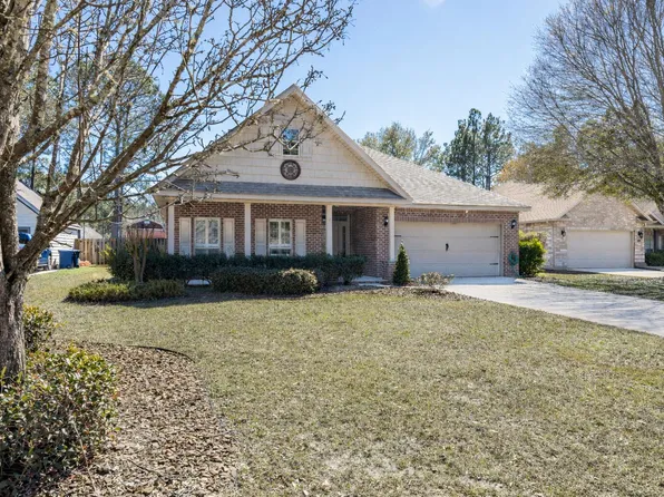 160 Concert Ct, Freeport, FL 32439