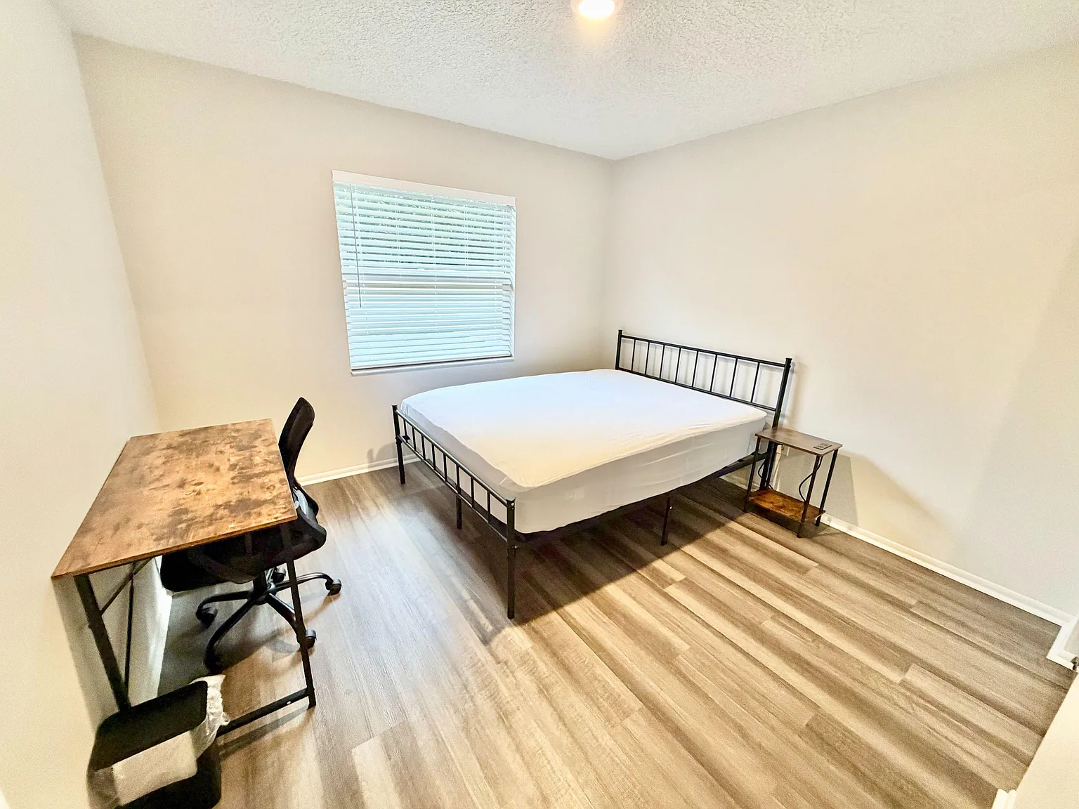 4 bed, 2.0 bath, 1562 sqft, $1,087 — Photo 2
