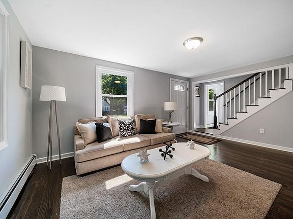 3rd image of 44 Raycroft Ave