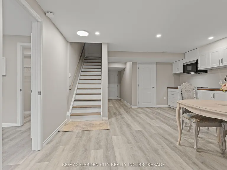 55 Kline Cres — Photo 17