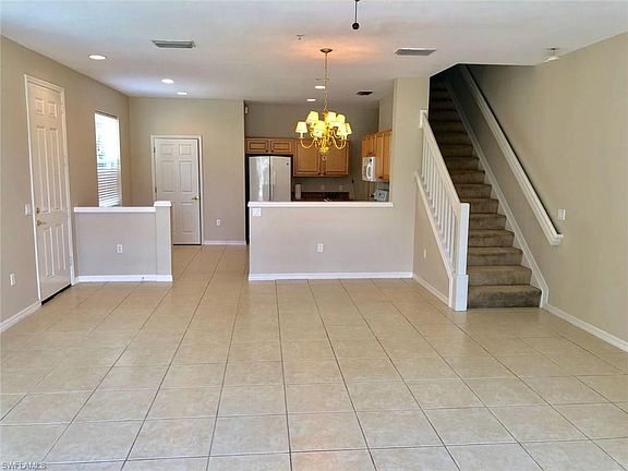 2nd image of 1180 1180 Oxford Ln Ln W