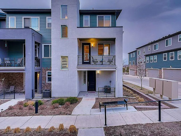 662 E Hinsdale Ave — Photo 1