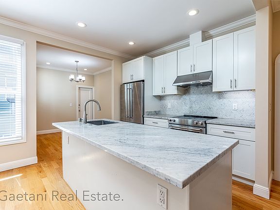 2nd image of 3830 Divisadero St APT 201