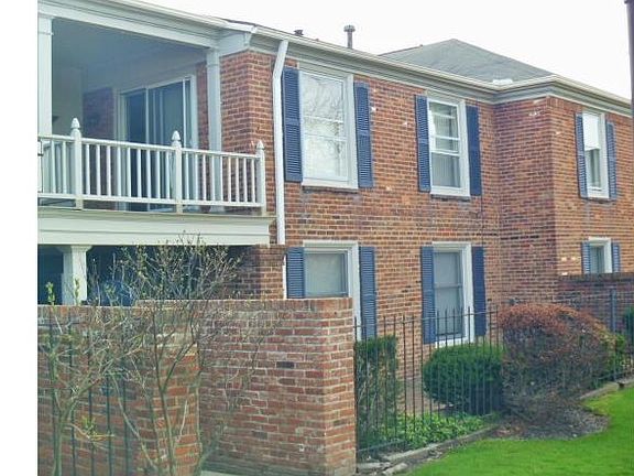4th image of 2224 Glouchester Dr